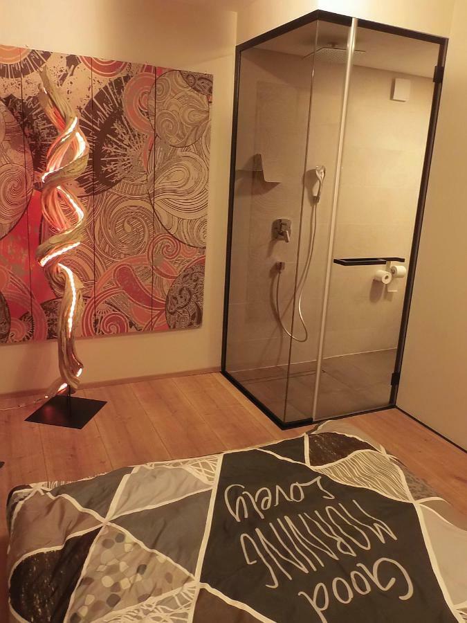 Oz - Centre Of - Free Parking Appartement